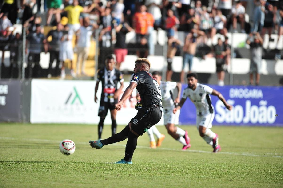 Fotos do jogo entre Athletic x Atltico, pelo Campeonato Mineiro