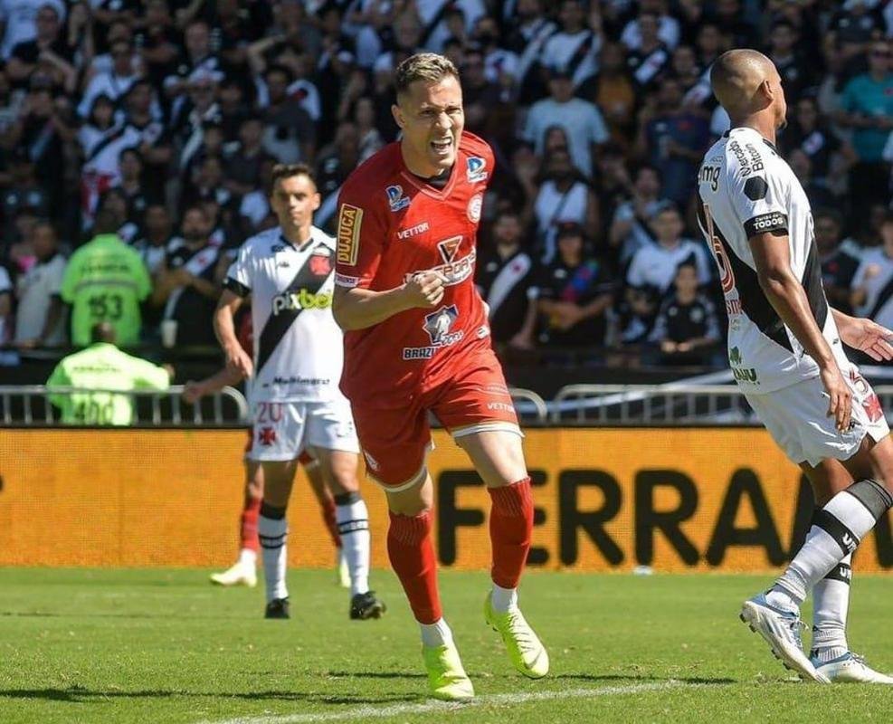 Matheus Frizzo, meio-campista