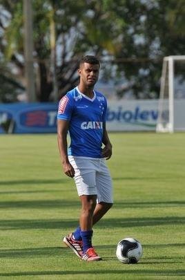 Alisson durante trabalho regenerativo na Toca da Raposa II