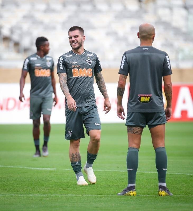Levir Culpi comanda treino no Mineiro antes da estreia no Grupo E da Libertadores