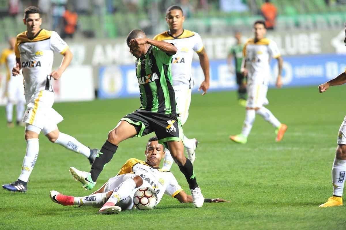 Imagens da partida entre Amrica e Cricima, no Independncia, pela Srie B do Brasileiro