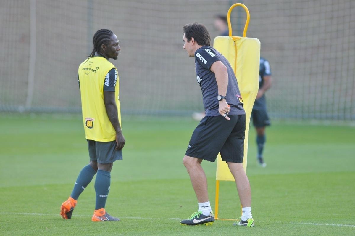 Elenco atleticano fez trabalho ttico orientado por Larghi antes de jogo-treino contra o Coimbra