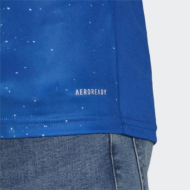 Com mudana no escudo, Cruzeiro lana a nova camisa para a temporada de 2022 