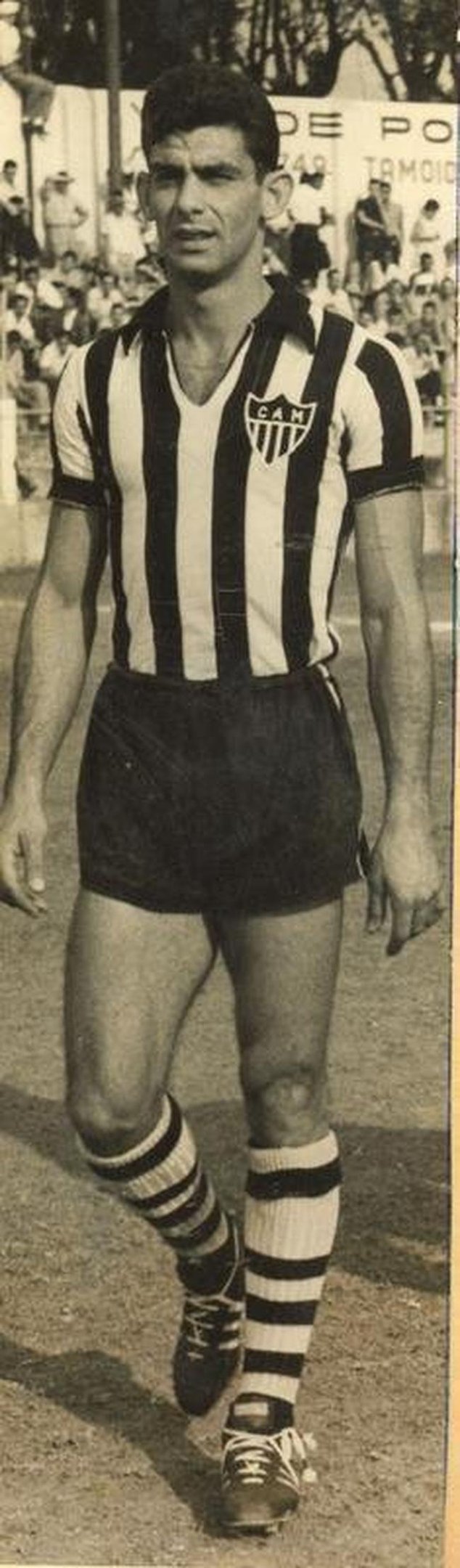 O zagueiro William comeou a carreira no Atltico, em 1952. Foram 12 anos a servio do clube e cinco estaduais conquistados: 1955, 1956, 1958, 1962 e 1963. Segundo o site Galo Digital, o defensor disputou 330 partidas e marcou 19 gols.