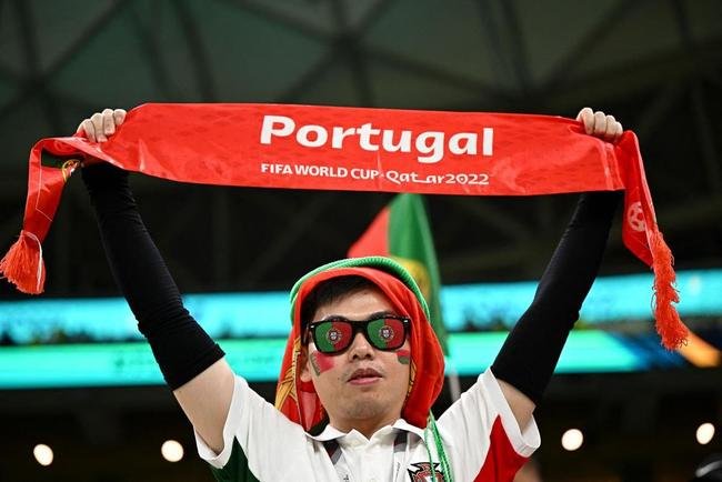 Torcedores de Portugal e Sua no Estdio Icnico de Lusail, pelas oitavas de final da Copa do Mundo 