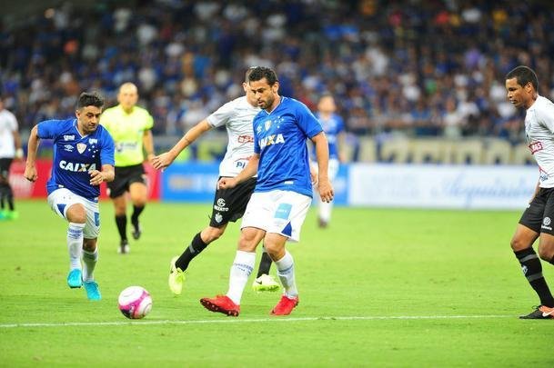 Imagens do jogo entre Cruzeiro e Tupi, no Mineiro