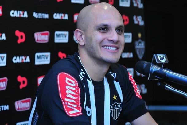 Lateral-esquerdo assinou contrato com o Atltico at o fim de 2018 e foi apresentado oficialmente