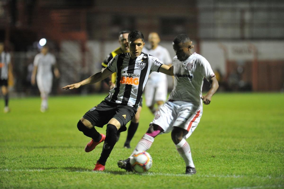 Villa Nova e Atltico se enfrentaram no Alapo do Bonfim, em Nova Lima, pelo Campeonato Mineiro