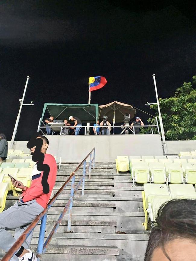 Uma das rústicas cabines de transmissão do Olímpico UCV.