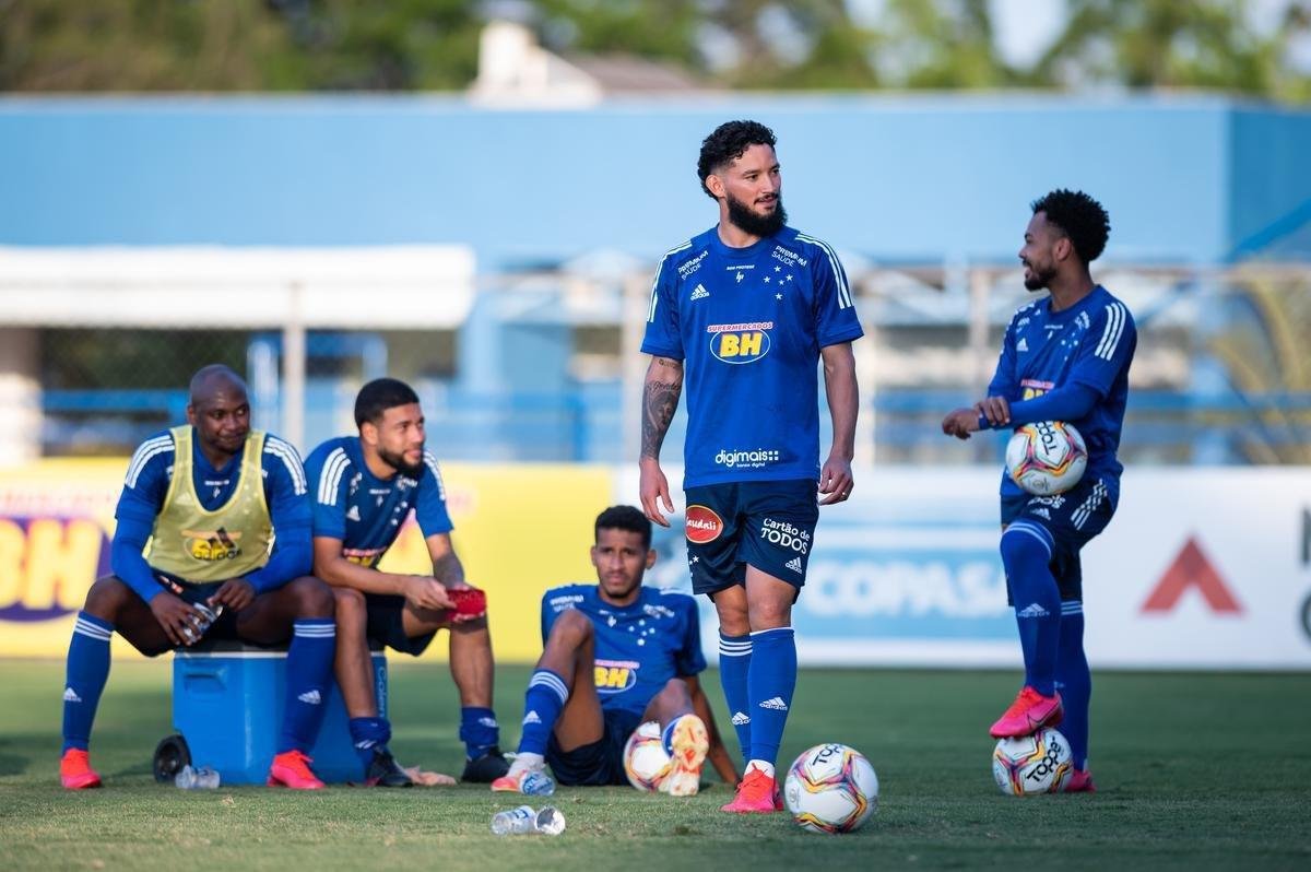 Imagens do treino do Cruzeiro desta segunda-feira na Toca da Raposa II
