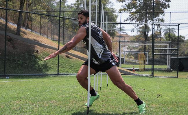 Hulk se recupera de uma leso na panturrilha esquerda para reforar o Atltico