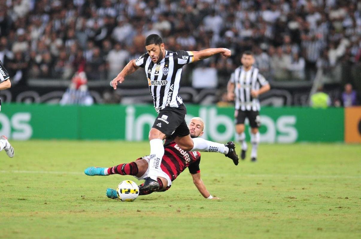 Atltico 2 x 0 Flamengo: Ademir marca de cabea aps grande jogada e assistncia de Hulk