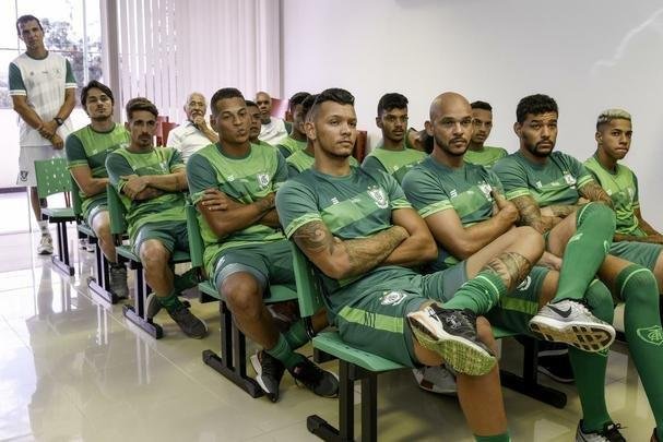 O América se reapresentou nesta quinta-feira para a próxima temporada. Além de já contar com os reforços, o Coelho mostrou o novo uniforme de treino, da Sparta, marca-própria do clube
