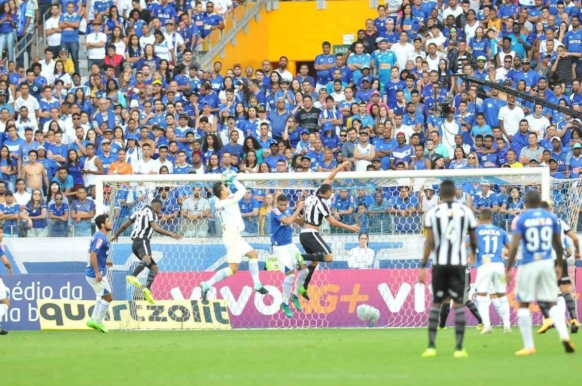 Imagens do jogo entre Cruzeiro e Botafogo, pela 19 rodada do Brasileiro, no Mineiro