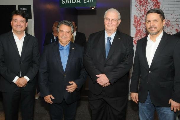 Personalidades na cerimnia do 16 Trofu Tel Santana