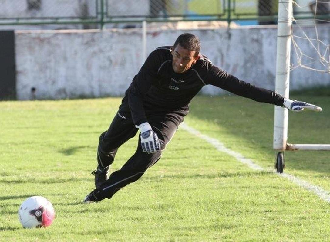 Ad�lson - 1995 a 1996: o goleiro defendeu o Galo em apenas oito partidas e levou 13 gols.