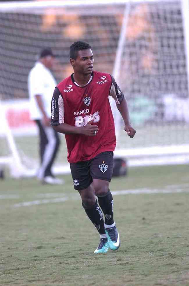 Criticado por torcedores do Cruzeiro, Nikão apaga perfil no Instagram -  Superesportes