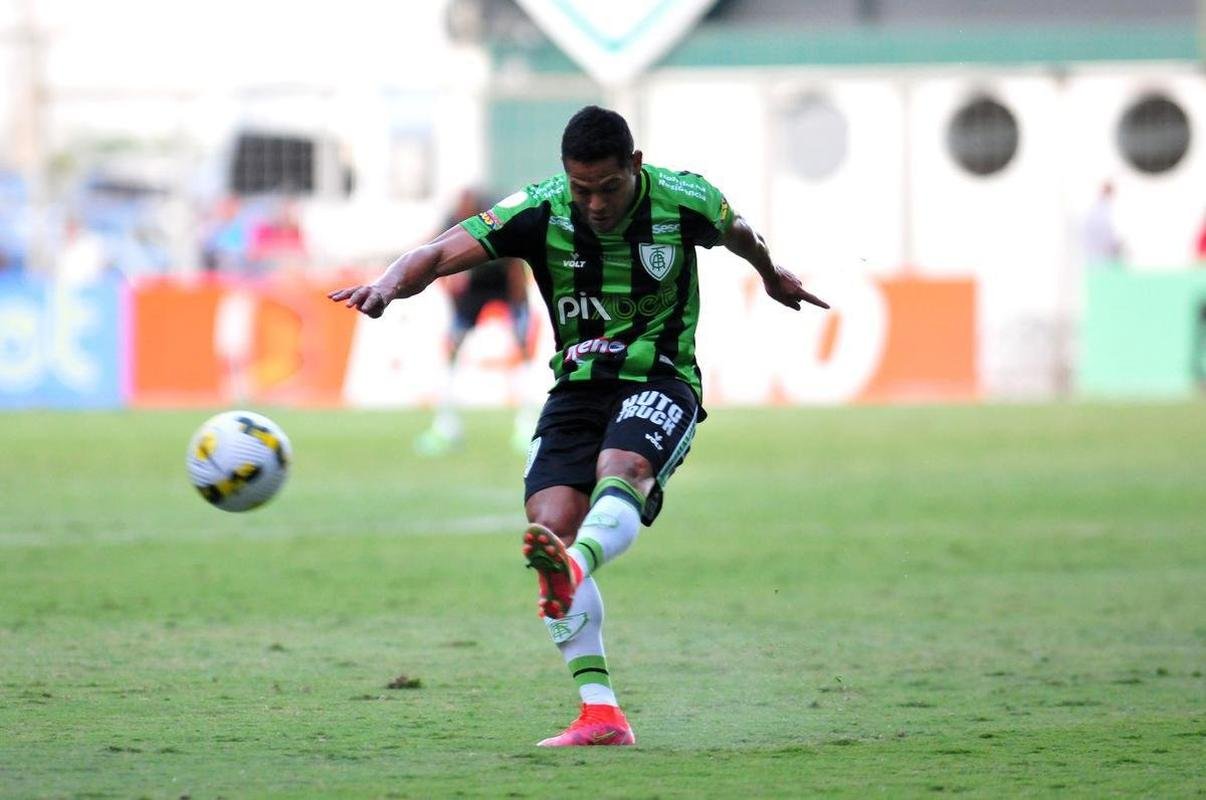 Fotos do jogo entre Amrica e Athletico-PR, no Independncia, em Belo Horizonte, pela quarta rodada do Campeonato Brasileiro de 2022