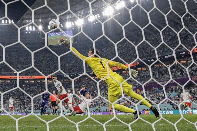 Julin lvarez marcou o segundo gol da Argentina sobre a Polnia no Estdio 974, em duelo pelo Grupo C da Copa do Mundo