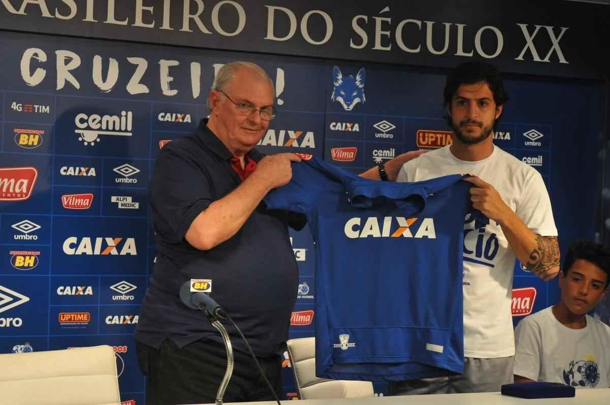 Diogo Barbosa e Hudson foram apresentados pelo presidente Gilvan de Pinho Tavares