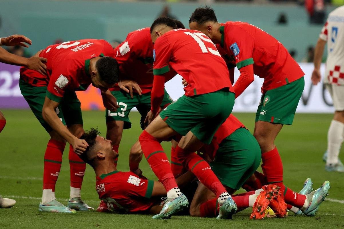 Achraf Dari empatou para o Marrocos menos de dois minutos depois de a Crocia sair na frente: 1 a 1