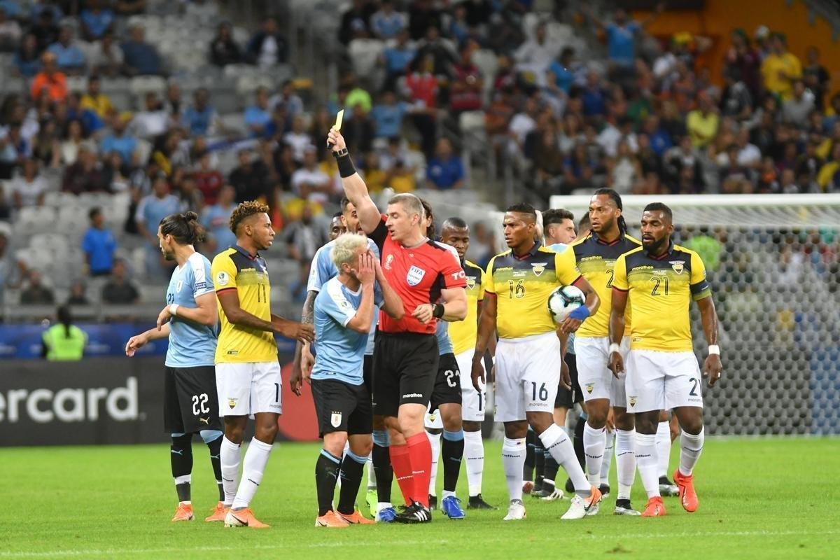 Fotos de Uruguai x Equador, no Mineiro