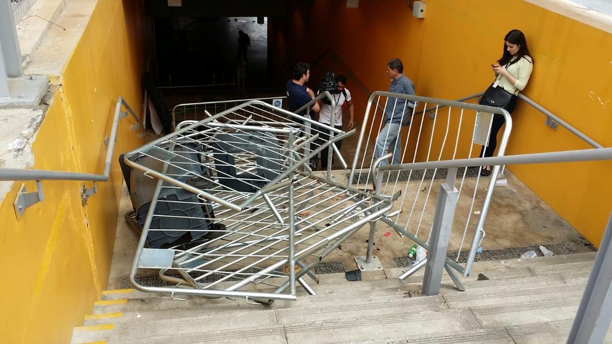 Imagens dos estragos causados por torcedores no Mineiro