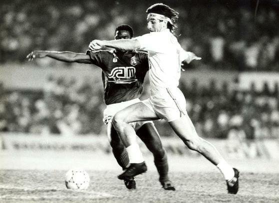 Nas oitavas de final, Renato Gaúcho fez cinco gols na goleada por 8 a 0 sobre o Atlético Nacional de Medellín