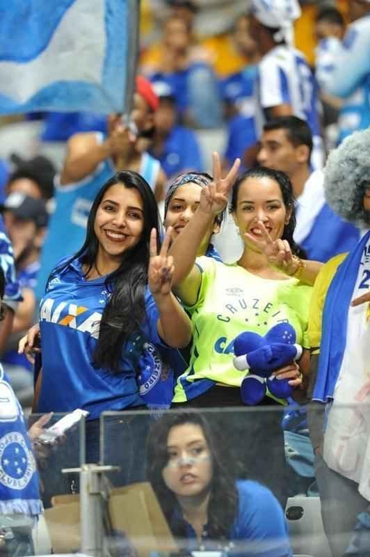 Torcida do Cruzeiro lotou o Mineiro em duelo com o Grmio pela semifinal da Copa do Brasil