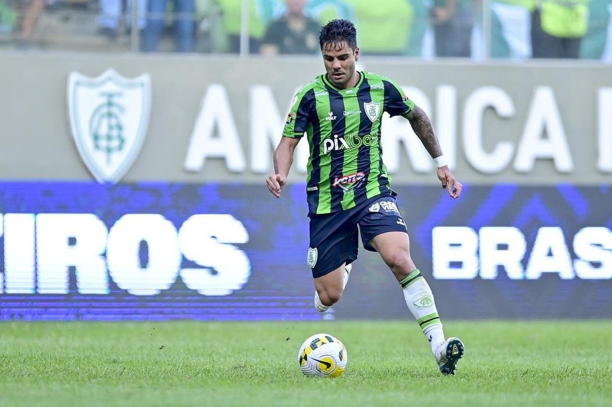 As fotos do duelo decisivo entre Amrica e Atltico, neste domingo (13/11), no Independncia, em Belo Horizonte. Partida foi vlida pela 38 rodada da Srie A do Campeonato Brasileiro.