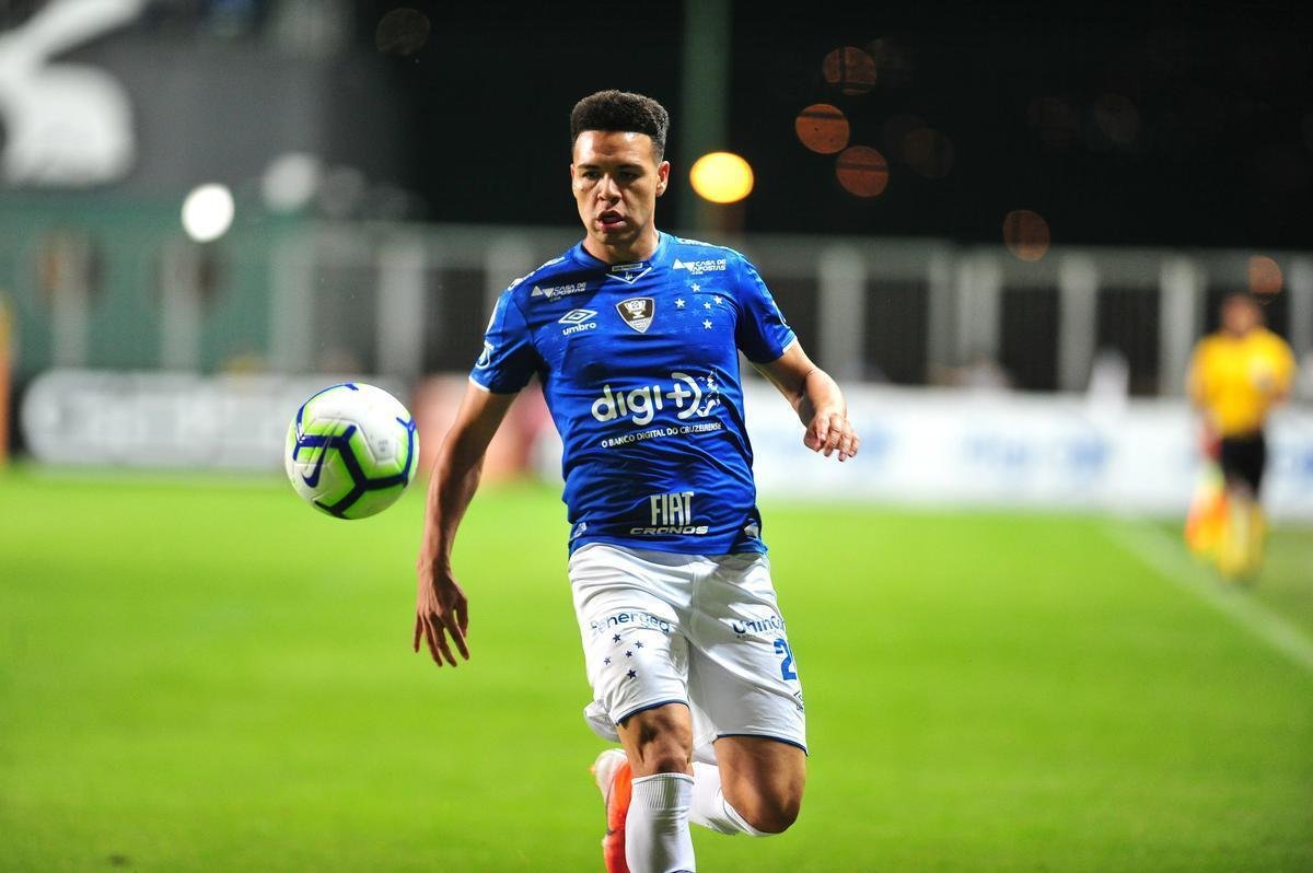 Com apoio da torcida, Cruzeiro recebeu a Chapecoense no Independncia 