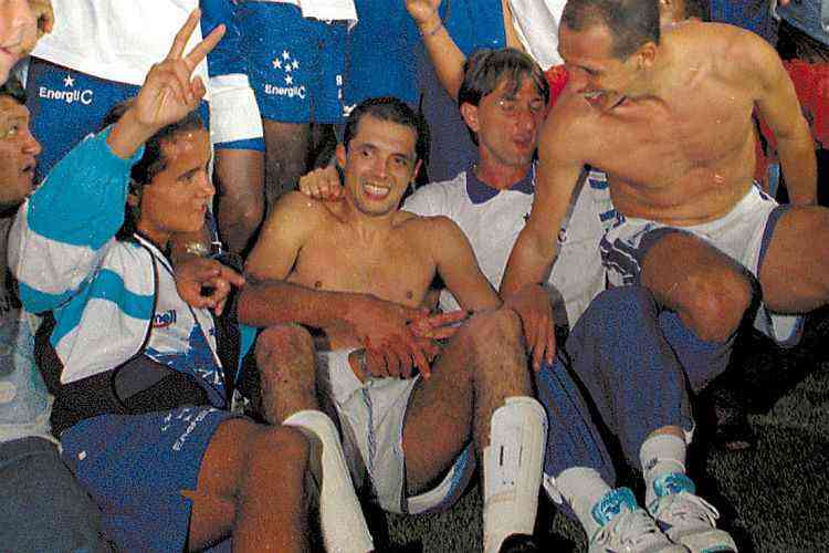 Jogadores falam sobre o que deu errado na preparação do Cruzeiro para o  Mundial de 97 - Superesportes