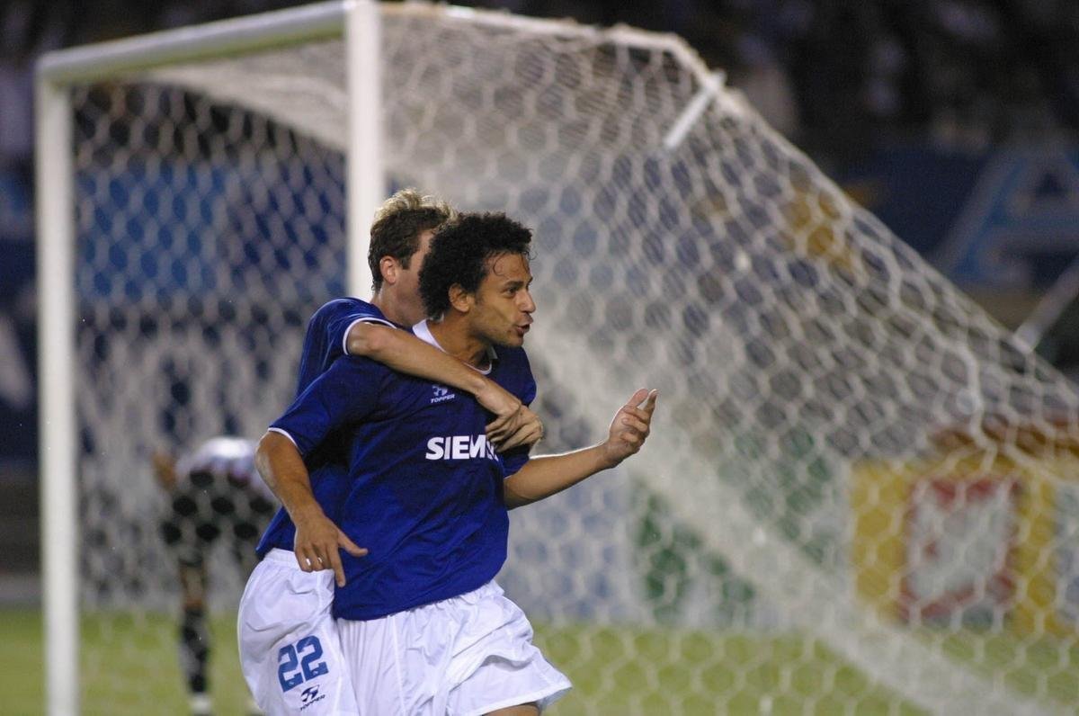 Fred em ao pelo Cruzeiro entre 2004 e 2005
