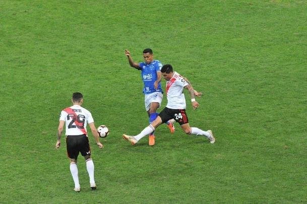 Fotos do primeiro tempo do duelo entre Cruzeiro e River Plate, no Mineiro, pelas oitavas de final da Copa Libertadores 2019