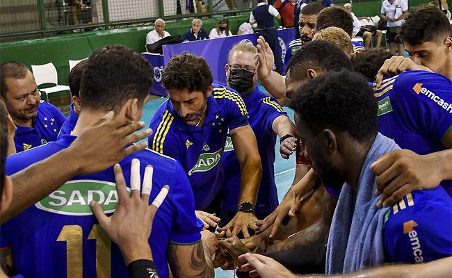 Tcnico Filipe Ferraz observou jogadores e gostou da seriedade com que o time encarou a partida 