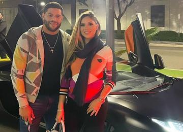 Depois de comprar uma cobertura de luxo na cidade onde passa férias, jogador alugou carro também conhecido por "nave"