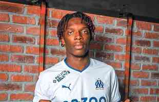 Olympique de Marseille contratou o zagueiro Isaak Touré