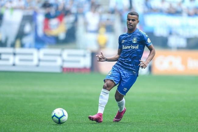 Alisson: probabilidade de um mecanismo  alta, de dois  baixa. O valor de mercado do atacante do Grmio  de 3,29 milhes de euros.