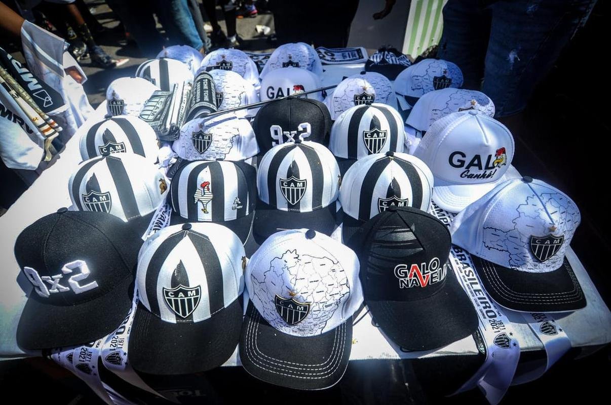 Torcida do Atltico chegou animada ao Mineiro para o jogo da taa, contra o RB Bragantino. Dia de festejar com o time o ttulo do Campeonato Brasileiro de 2021
