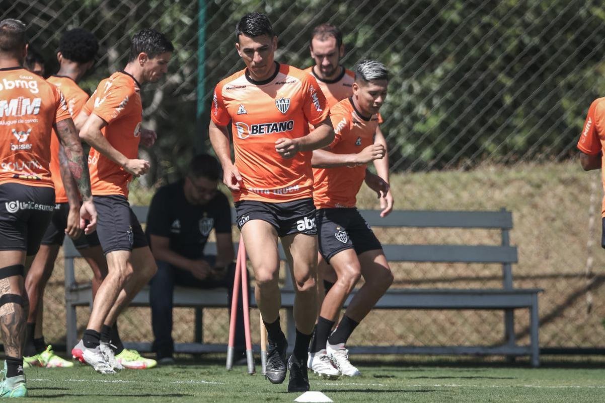 Fotos do primeiro treino de Junior Alonso no retorno ao Atltico