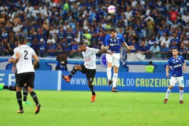 Imagens do jogo entre Cruzeiro e Tupi, no Mineiro