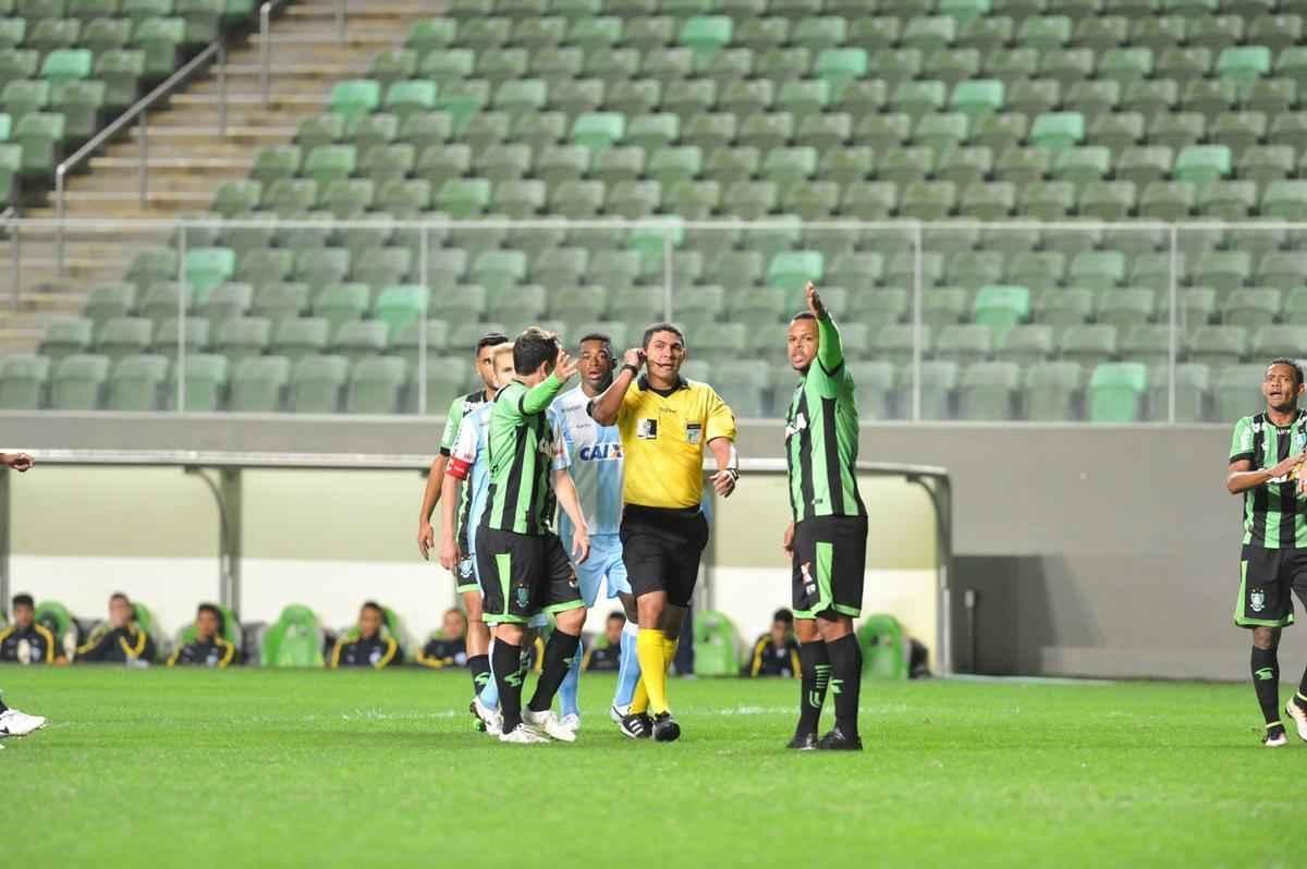 Amrica e Londrina se enfrentaram no Independncia, pela 18 rodada da Srie B do Brasileiro