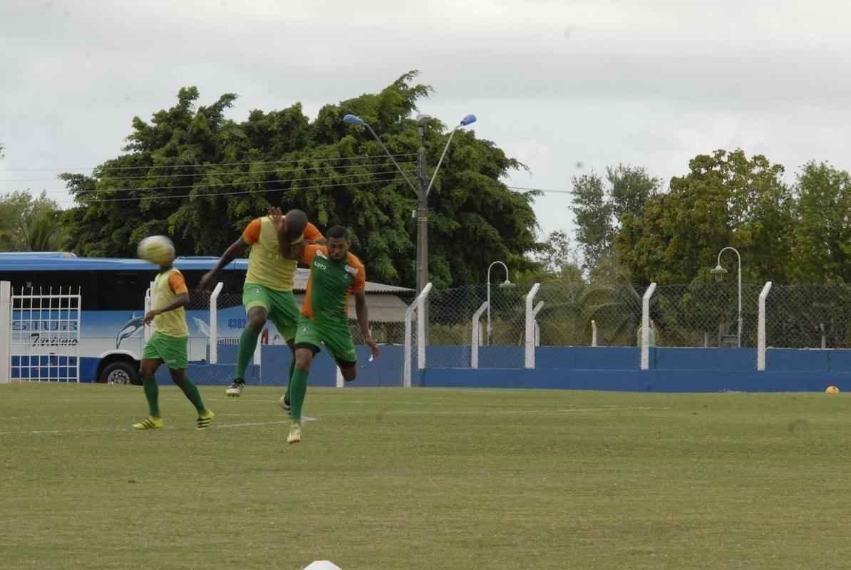Amrica treina em Macei, no campo do CSA, para enfrentar o Murici-AL, pela Copa do Brasil