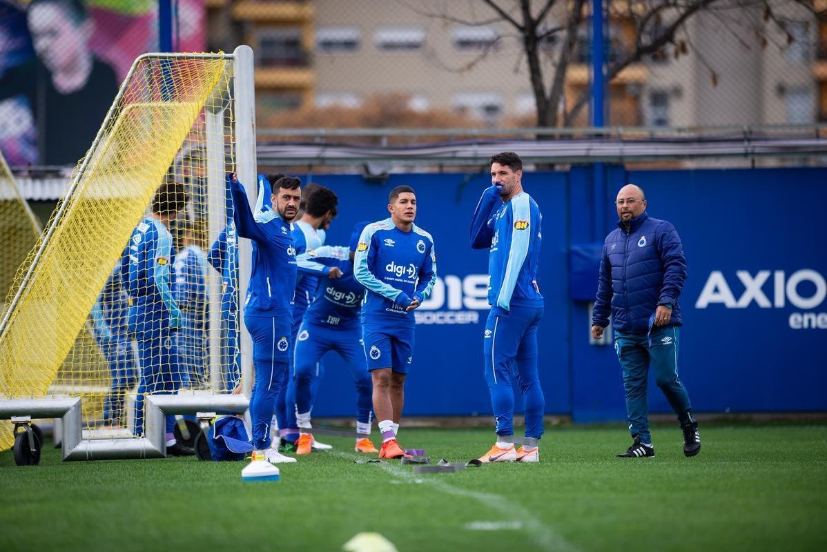 De olho em jogo contra o River Plate pela Copa Libertadores, Cruzeiro treinou na tarde desta segunda-feira no CT do Boca Juniors