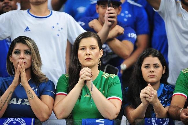 Fotos da torcida do Cruzeiro na volta ao Mineiro em partida contra o Brusque pela 35 rodada da Srie B