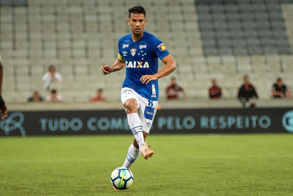 Capito do Cruzeiro e titular absoluto no meio-campo de Mano Menezes, Henrique foi responsvel, especialmente, por levantar dois trofus em 2018: do Campeonato Mineiro e da Copa do Brasil. Aos 33 anos, o camisa 8 disputou 52 jogos e marcou dois gols e deu trs assistncias nesta temporada. 