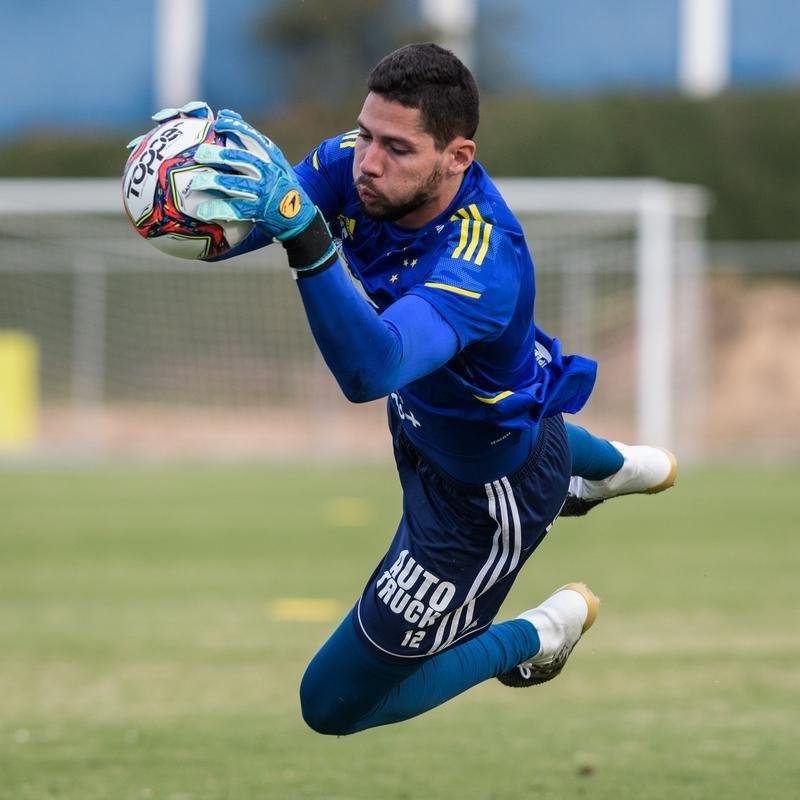 Comisso tcnica de Vanderlei Luxemburgo comandou treino na Toca da Raposa II nesta quarta-feira. Time se prepara para enfrentar o Brusque, s 11h de sbado, no estdio Augusto Bauer, em Santa Catarina, pela 16 rodada da Srie B.