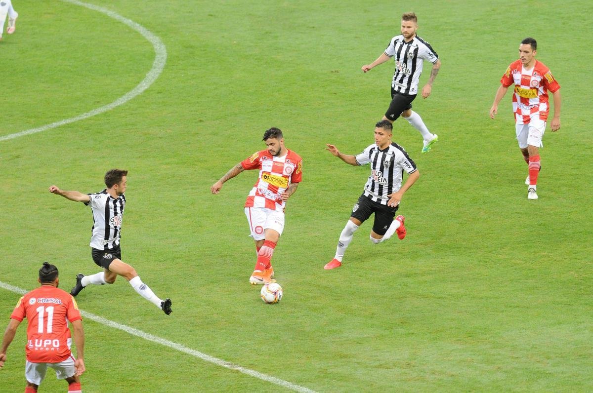 Fotos do primeiro jogo da deciso do Campeonato Mineiro, entre Atltico e Tombense, no Mineiro, em Belo Horizonte.