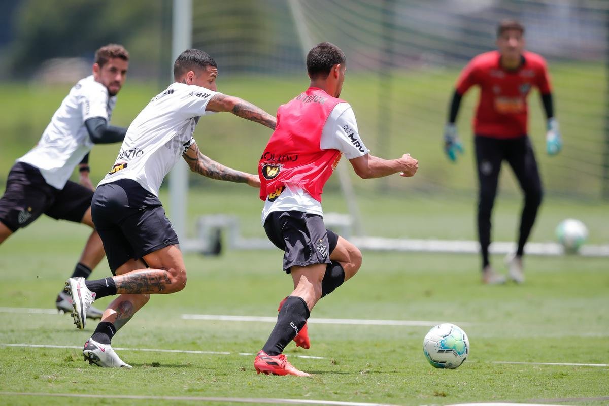 Aps polmica balada, Dylan e Marrony participam normalmente do treino na Cidade do Galo