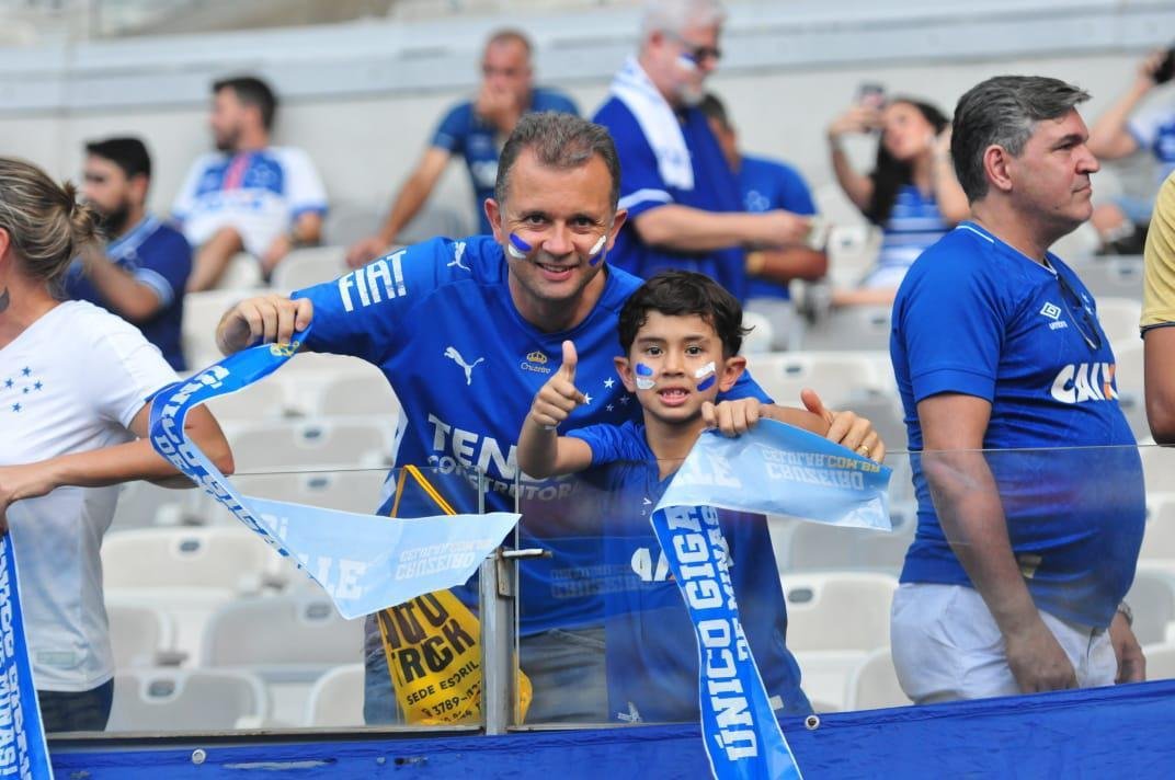 Fotos da torcida do Cruzeiro no clssico contra o Atltico, no Mineiro, pela 32 rodada do Campeonato Brasileiro 2019